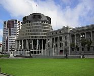 3.1万人失业，新西兰失业率升至三年最高；公职人员滚动涨薪，总理​：我不需要，捐了！嫌疑人在逃，女子遭铁锤砸头重伤（组图）