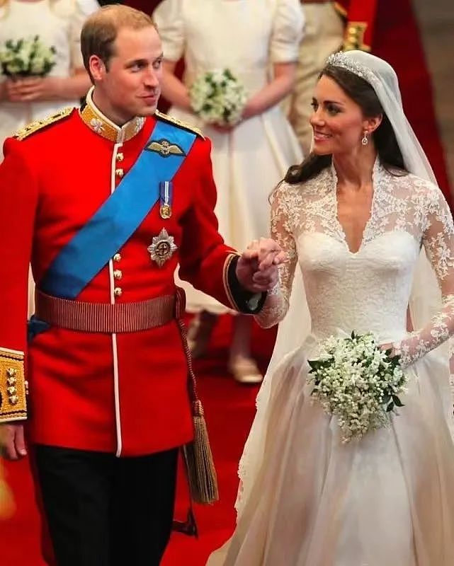 威廉凯特结婚13周年晒黑白照片，夏洛特公主生日庆典取消，令人细思极恐（组图） - 2