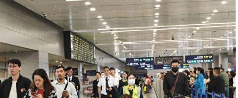 上海机场入境旅客真相：高奢酒店迎客排成长排（组图） - 2