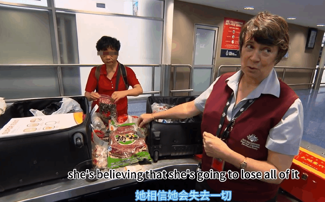 又一位华人大妈入境澳洲海关被拦！竟当场开吃，结果子女被骂惨（视频/组图） - 9