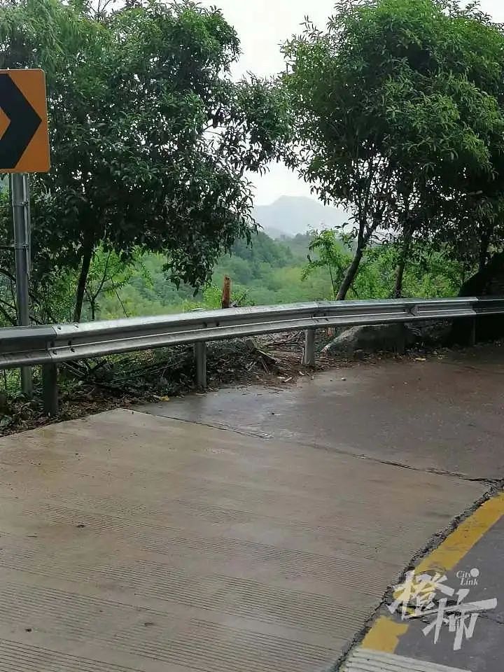 夫妻驾驶特斯拉冲下山路身亡！家属称“车速到120km/h，部分行车记录仪数据消失，现场没有制动痕迹”，特斯拉：以警方信息为准 - 5