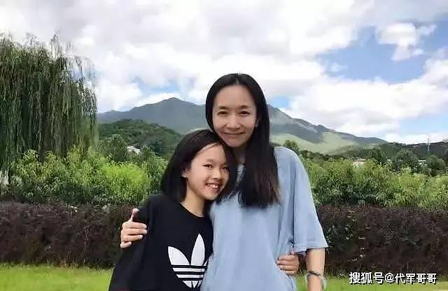 北京卫视“一姐”王芳：曾被多次下病危，嫁大16岁的老公身家过亿（组图） - 9