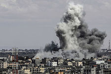 坦克进入拉法！以色列战机猛烈空袭，至少26人死亡（视频/组图）