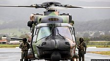 解放军战机在国际水域向澳军用直升机危险发射照明弹，澳大利亚表达关切和抗议（图）