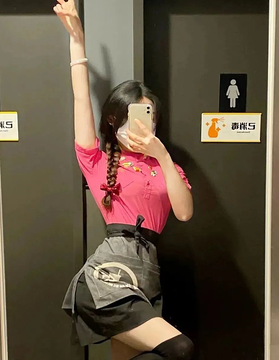 黑丝短裙翘臀，女服务员身材卷上天（组图） - 18