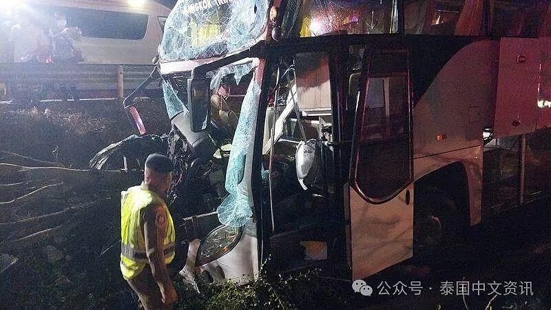 1死33伤！泰国载有中国游客大巴出事，司机当场死亡（组图） - 4