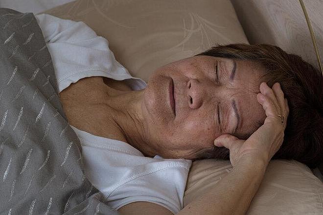 【健康】“8小时睡眠论”是错的？65岁以后，最长寿睡眠时间是多少（组图） - 5