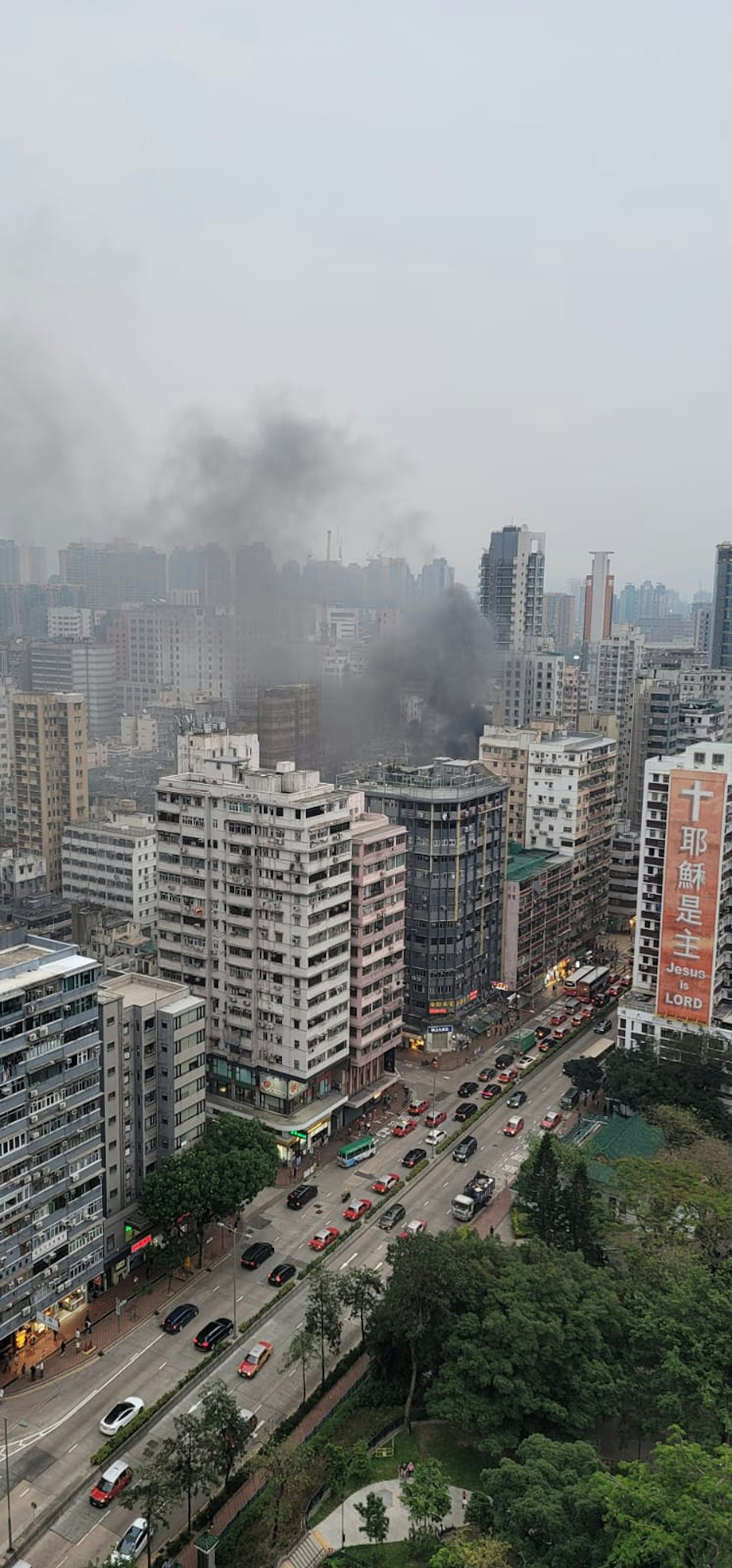 香港佐敦庙街唐楼起火传爆炸声！一女不适送院，警列纵火跟进（视频/组图） - 2