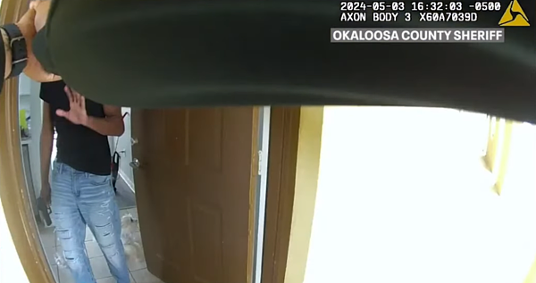 美23岁黑人打开家门，警察只说1句就“开枪狂轰”，无辜被杀画面曝（视频/组图） - 1