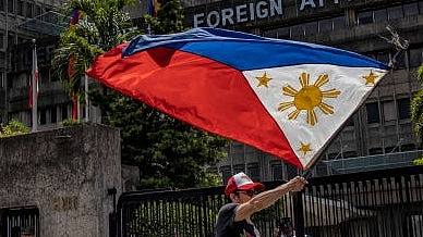 中菲关系紧张之际，菲律宾收紧对华签证政策，否认与南海问题有关（组图） - 1