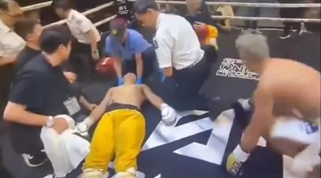 中国拳手一龙惨被日本对手KO，在擂台上昏迷（视频/组图） - 1