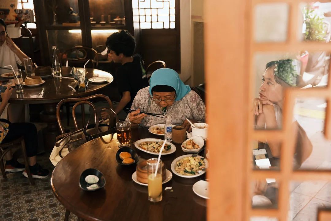 印尼最怀旧的咖啡厅，体验普通人的一场好梦（组图） - 3