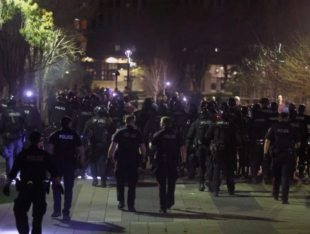加拿大警方清除大学抗议营地：动用催泪瓦斯，闪光弹爆炸，多人被捕（组图） - 10