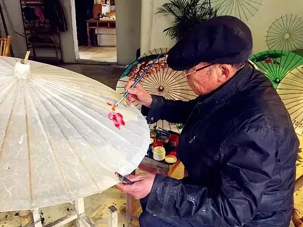 90后中国小伙的一把伞，让老外苦等3个月（组图） - 11