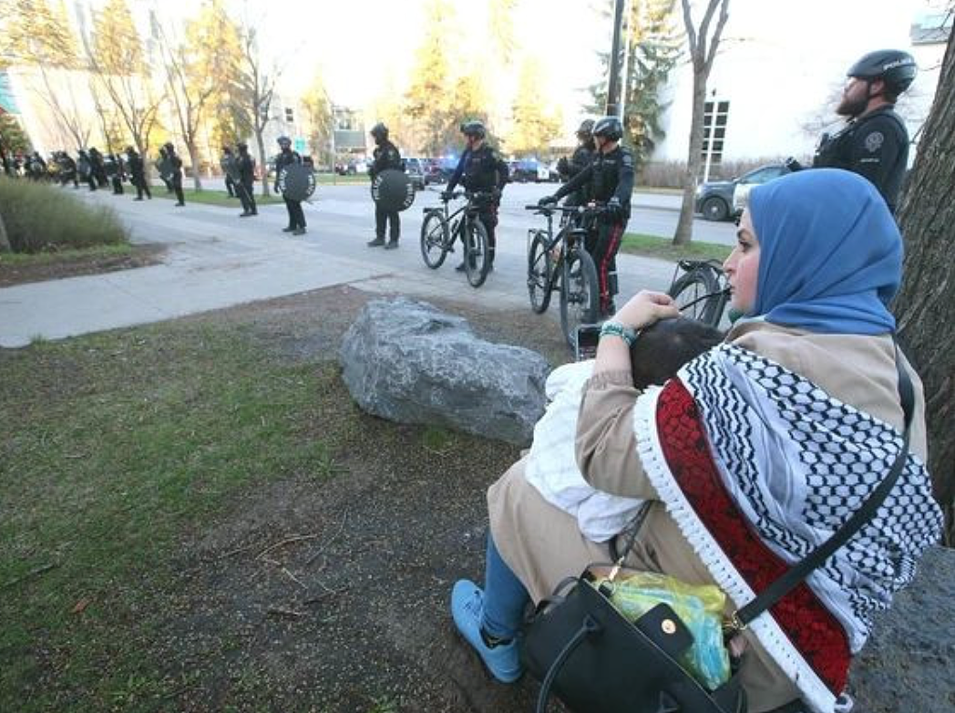 加拿大警方清除大学抗议营地：动用催泪瓦斯，闪光弹爆炸，多人被捕（组图） - 21