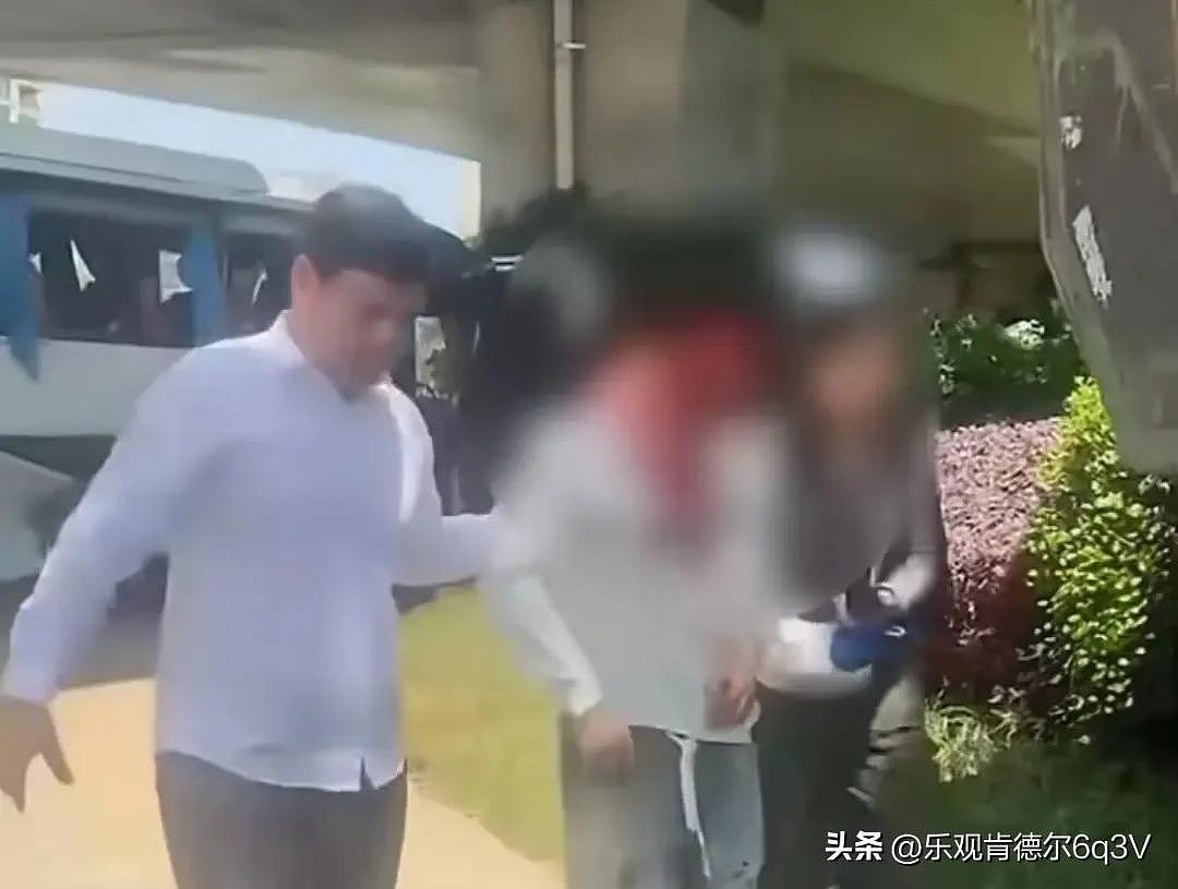 江苏南通校园大巴被撞，多名学生抢救！网友犀利直指事故原因（组图） - 5