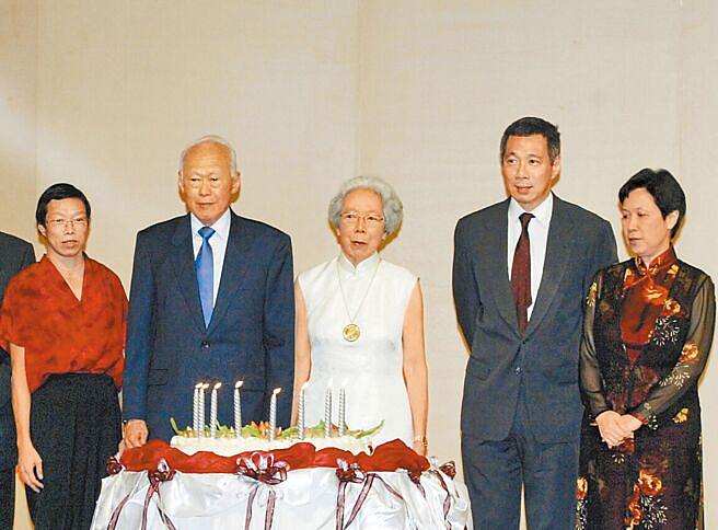 服务新加坡半个世纪的第一家族：父子两代总理，子女英才辈出！（组图） - 66