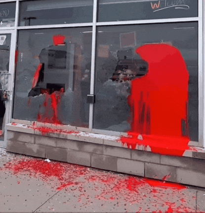 触目惊心！华人店家遭泼红漆“血洗“，3周内两次砸玻璃破门（组图） - 14