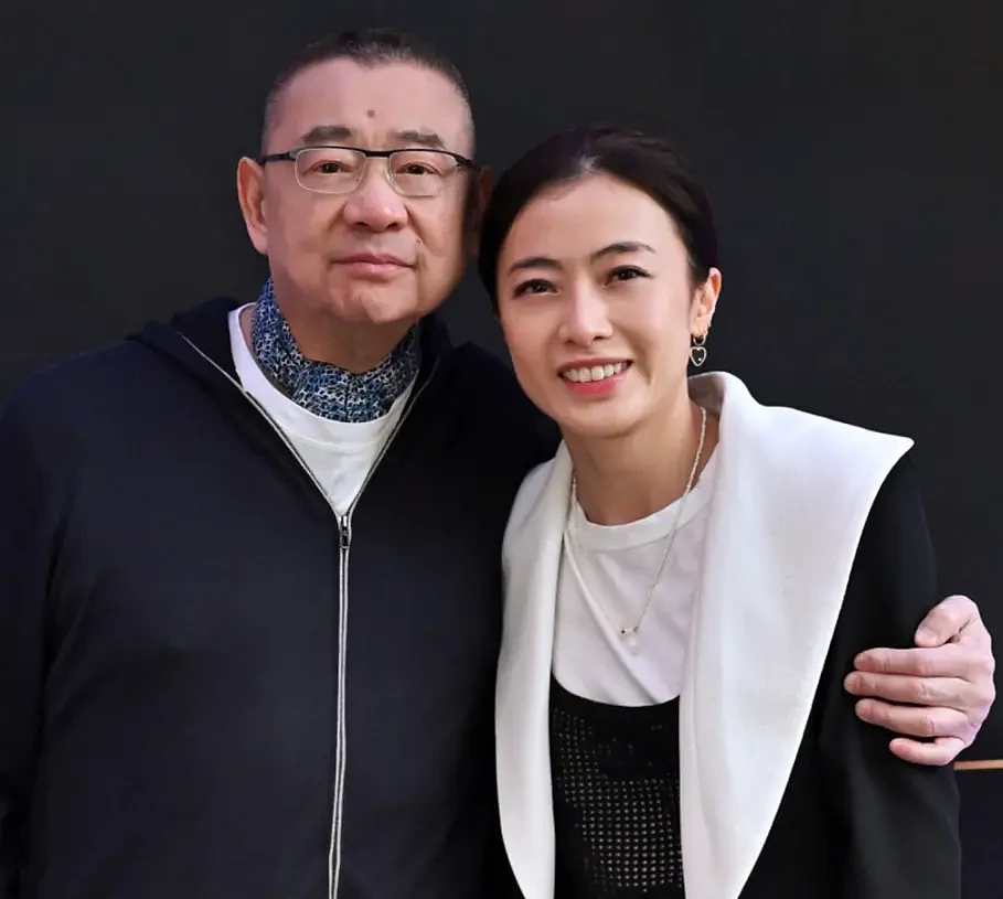 甘比受访曝与刘銮雄婚后的辛酸，43岁再创业，赚一两百块也不嫌少（组图） - 2