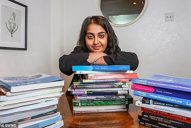 17岁巴基斯坦裔女孩智商高于霍金，选修了28门课，“黑眼圈”令学校担忧（组图） - 1