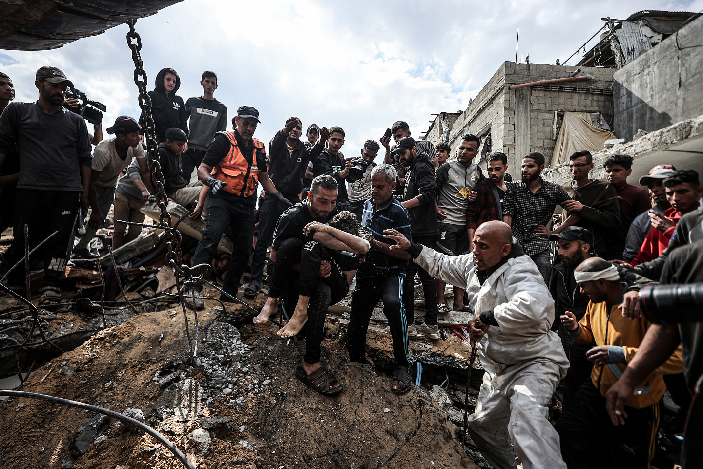 巴称以军轰炸加沙难民营致至少40人死亡（图） - 9