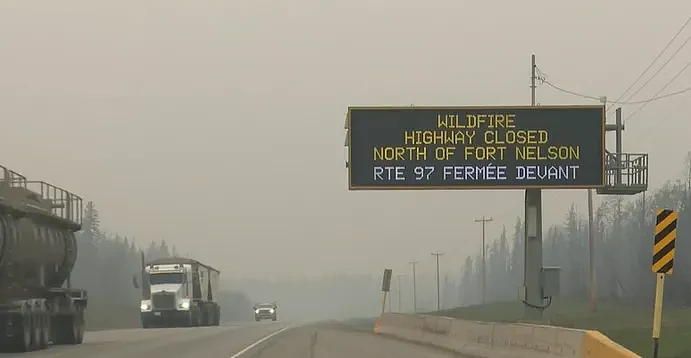 加拿大100多处山火狂烧，空气质量警报响！浓烟雾霾一路飘到美国（组图） - 18