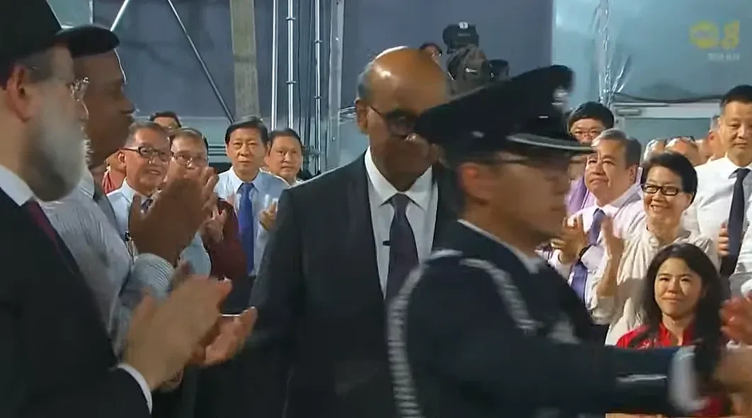 历史性的一刻！李显龙交棒黄循财，正式成为新加坡总理（组图） - 11