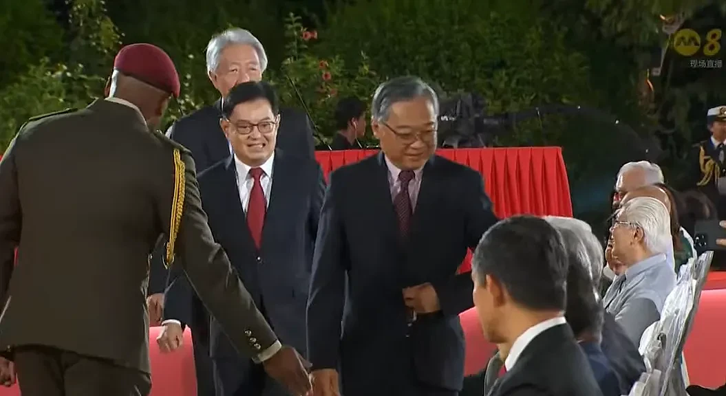 历史性的一刻！李显龙交棒黄循财，正式成为新加坡总理（组图） - 8