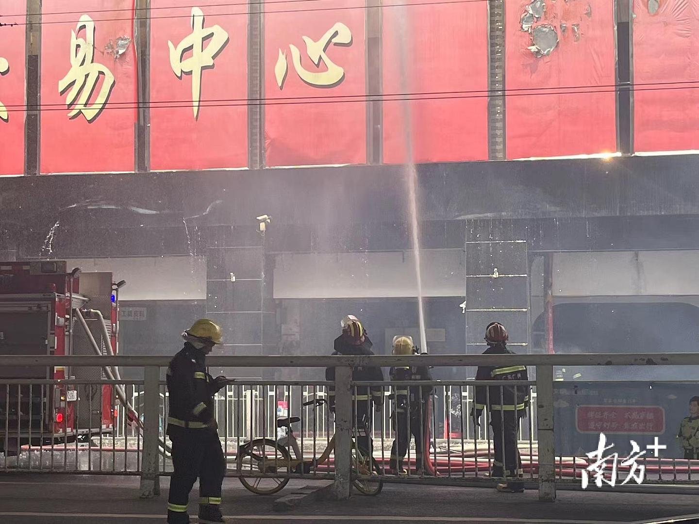 1死9困！广州十三行附近批发市场起火，火灾原因正在调查中（视频/组图） - 5