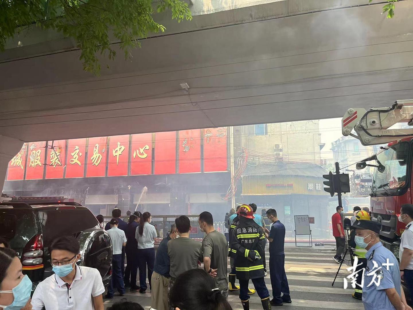 1死9困！广州十三行附近批发市场起火，火灾原因正在调查中（视频/组图） - 6