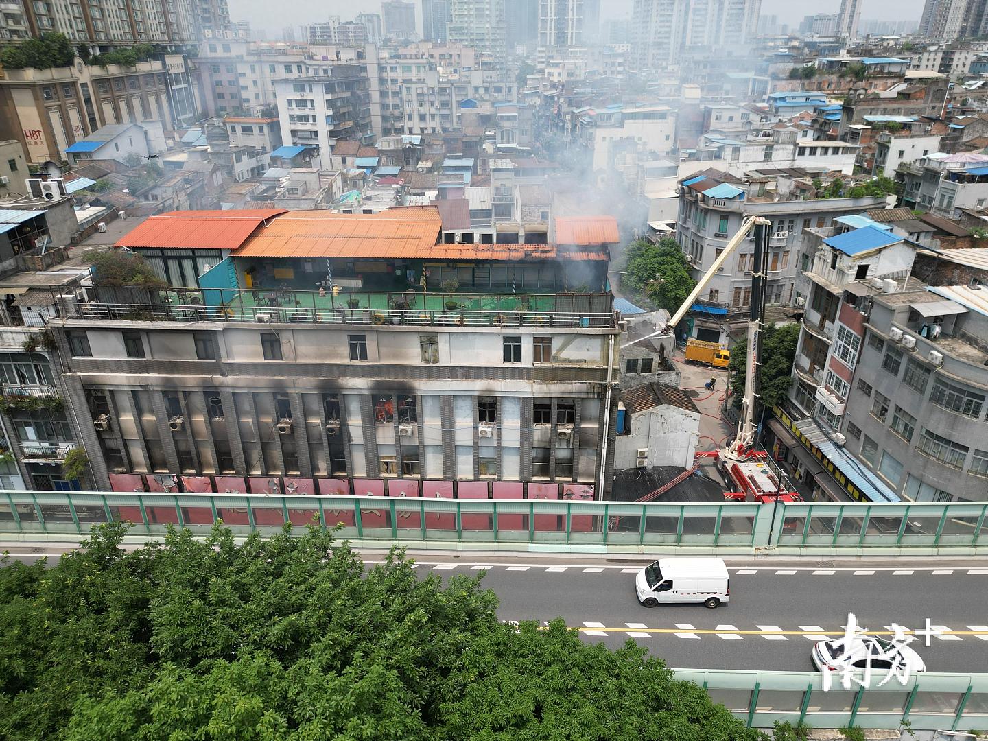 1死9困！广州十三行附近批发市场起火，火灾原因正在调查中（视频/组图） - 2