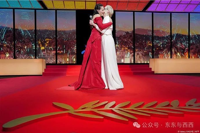 中国明星戛纳开幕红毯“败了”？网红的东北大花又一次赢下大场面……（组图） - 4