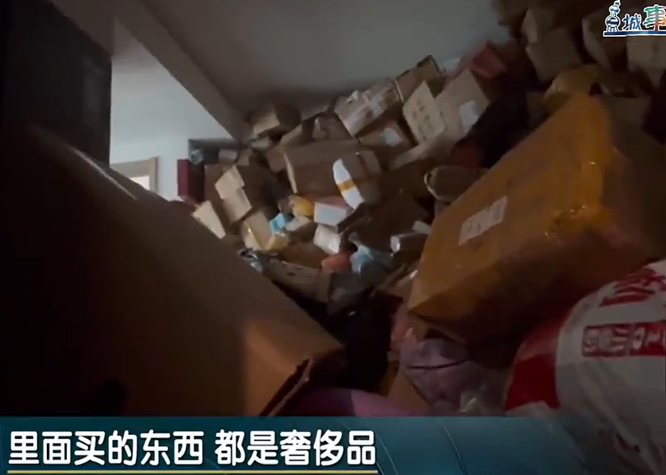 上海一独居阿婆一年网购开销超100w，只买不拆家里堆成“快递站”（组图） - 28