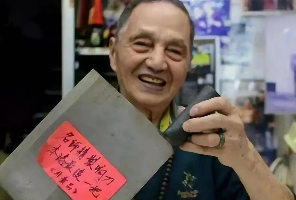 92岁香港刀王：已经磨刀80年，磨一把菜刀收费天价，顾客遍布全球（组图） - 4