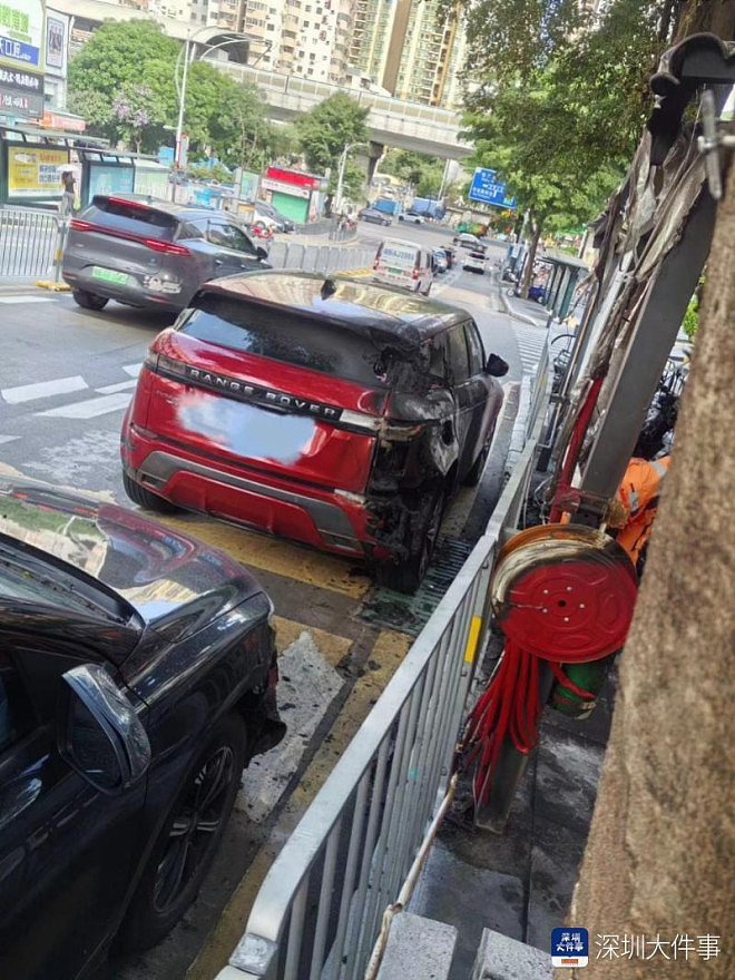 深圳充电站凌晨起火，多辆电动车被烧，殃及私家车（组图） - 3