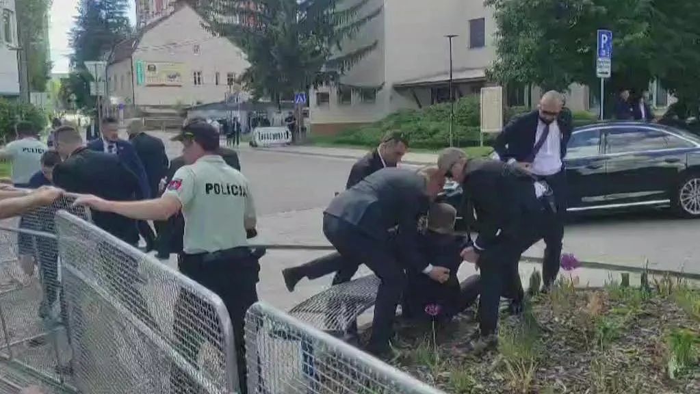 斯洛伐克总理遭枪击！被捕嫌犯出于“政治动机”？欧洲政客遇袭为何愈加司空见惯​？（组图） - 2