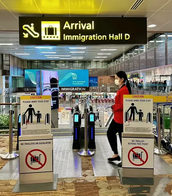 重磅！中国出入境或有这个变化！美澳两国早就实施“这政策”，新加坡官宣：免护照出入境，包括外国人（组图） - 16