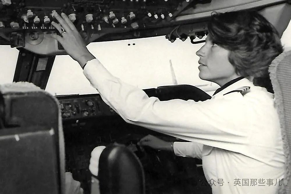 美国首个747女机长创无数记录，却遭多年雪藏？因为性别，她差点没出头...（组图） - 4