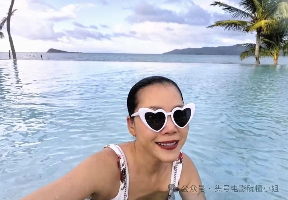 58岁田震澳洲晒泳装照！网友喊她上《歌手》刺激那英，理由把人看笑了（视频/组图） - 11