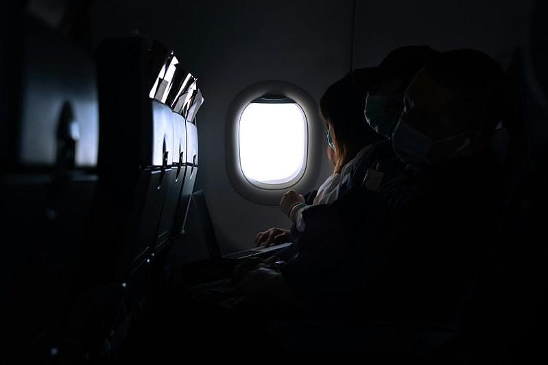 班机起飞前别睡著、别喝自带酒，资深空服员曝搭机3NG行为（图） - 1