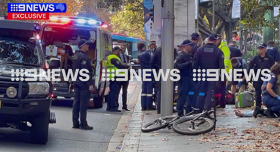 刀刀致命！悉尼海德公园突发持刀袭击案，一名警察身中多刀被紧急送医（组图） - 7