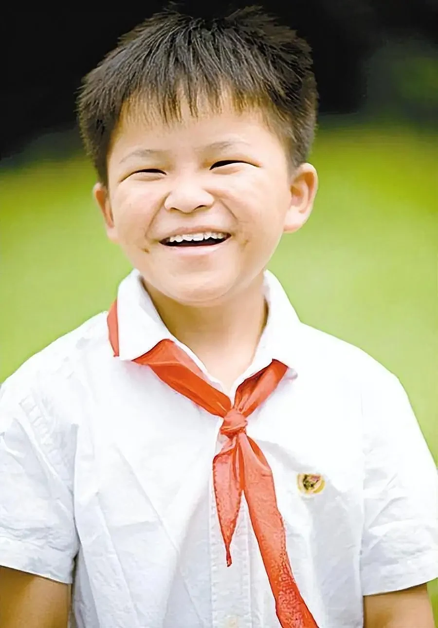 汶川9岁小英雄，曾被姚明抱上北京奥运会，发誓考清华，16年后竟活成了这样…（组图） - 5