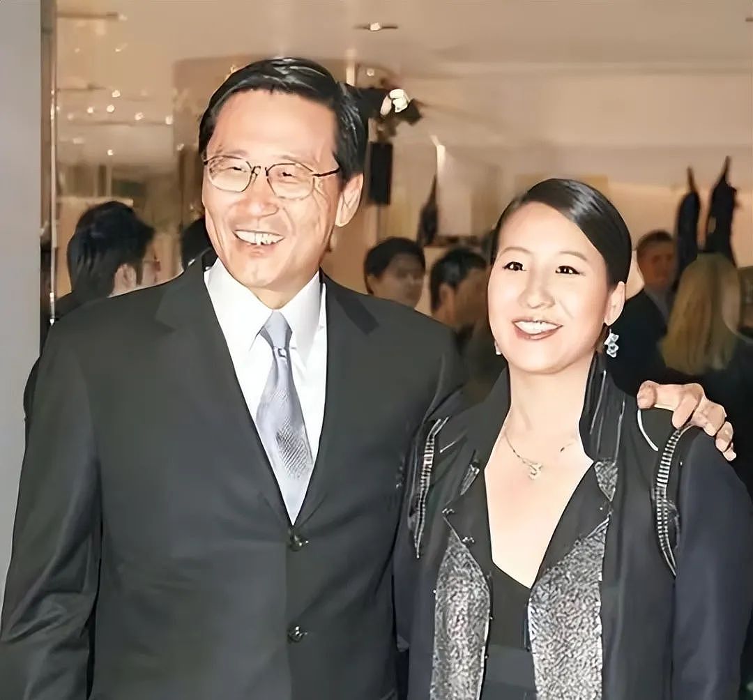 香港男子继承老婆家15000套房！每年收租超300亿，“躺赢”香港第一富豪（组图） - 2
