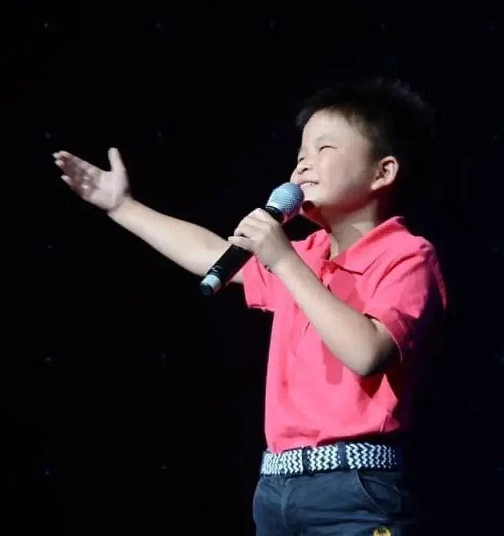 汶川9岁小英雄，曾被姚明抱上北京奥运会，发誓考清华，16年后竟活成了这样…（组图） - 10
