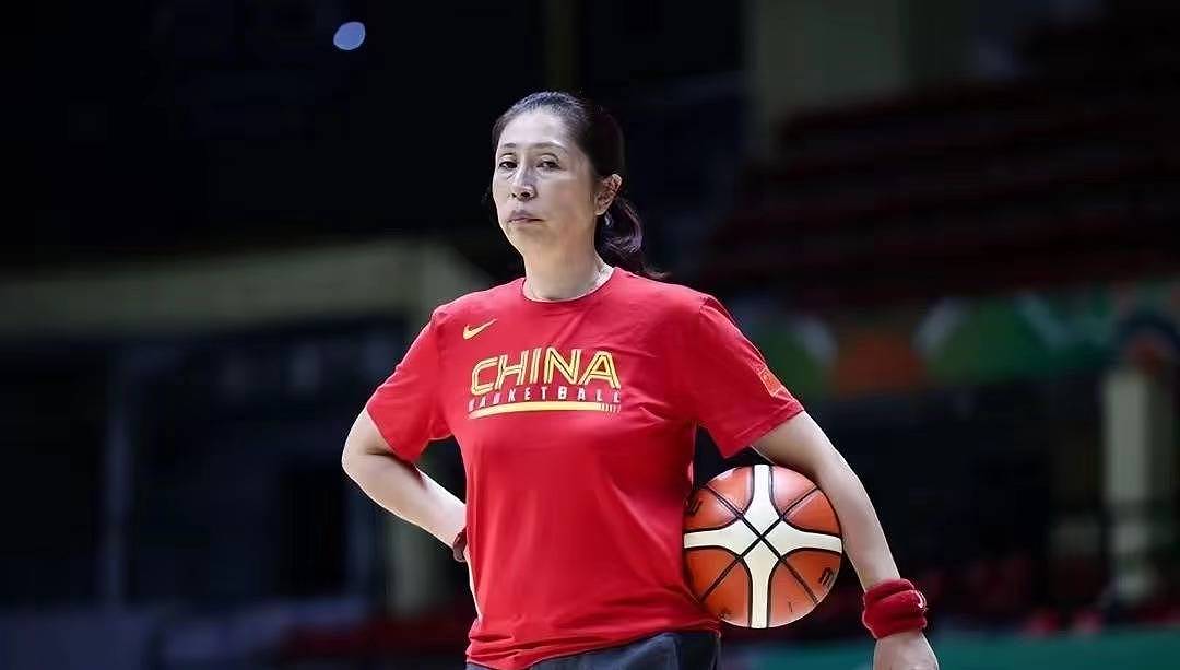 中国女篮2米28“大魔王”澳洲比赛曝光，18岁1米86混血前锋成焦点（组图） - 1