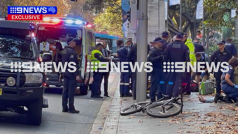 悉尼CBD惊现袭警事件！一警察被刺伤，被紧急送往医院治疗...（组图） - 2