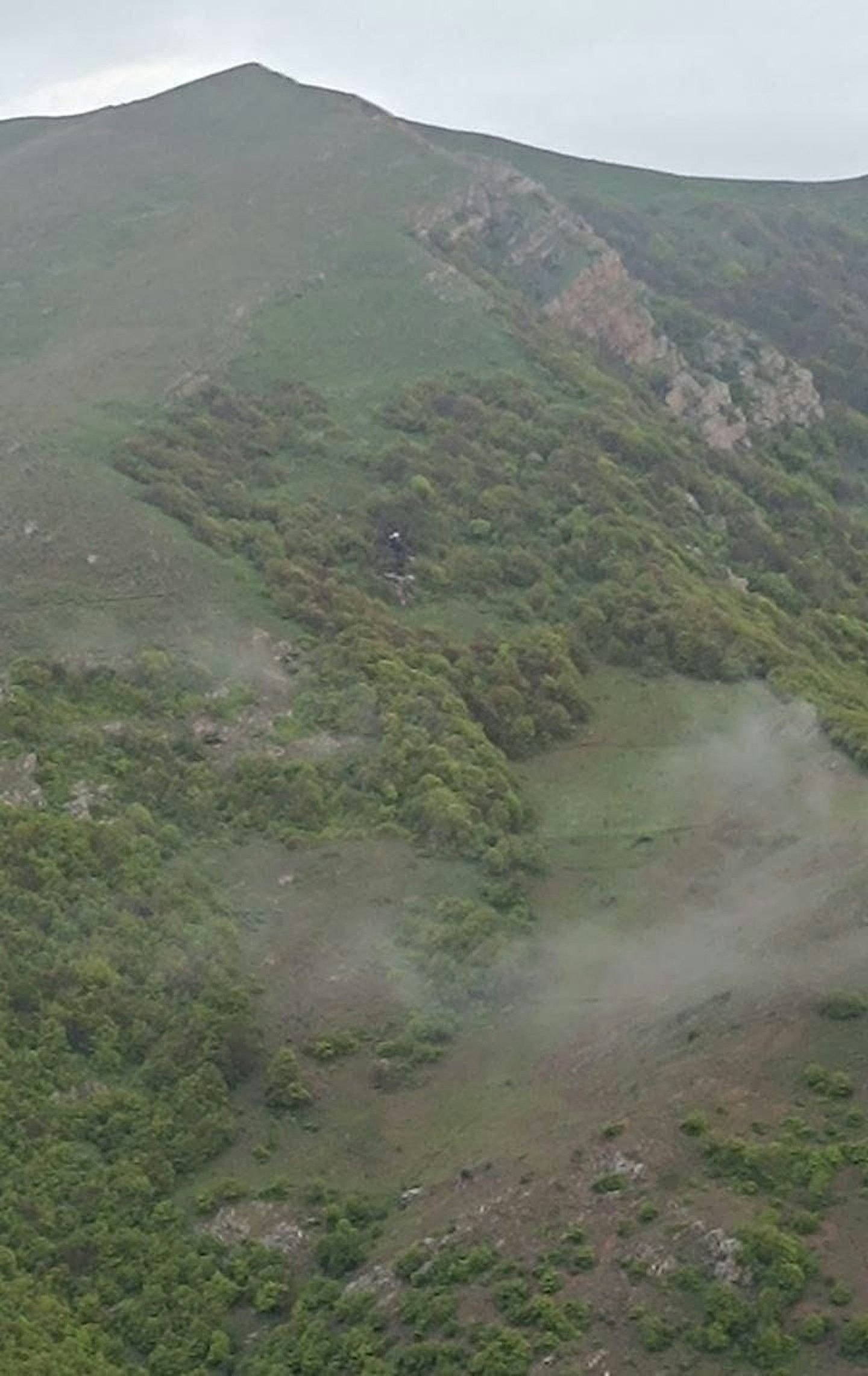 伊朗总统直升机空难，荷媒发布搜索“第一手航拍画面”：烧成废铁（视频/组图） - 8
