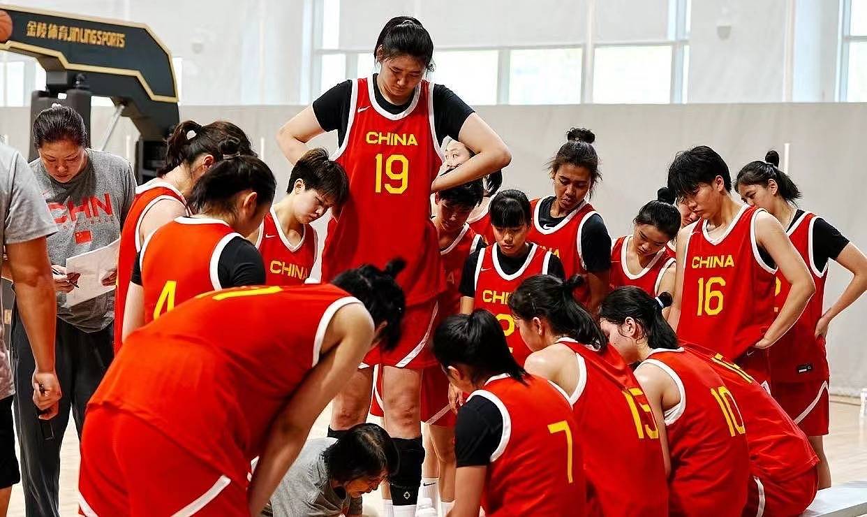 中国女篮2米28“大魔王”澳洲比赛曝光，18岁1米86混血前锋成焦点（组图） - 3