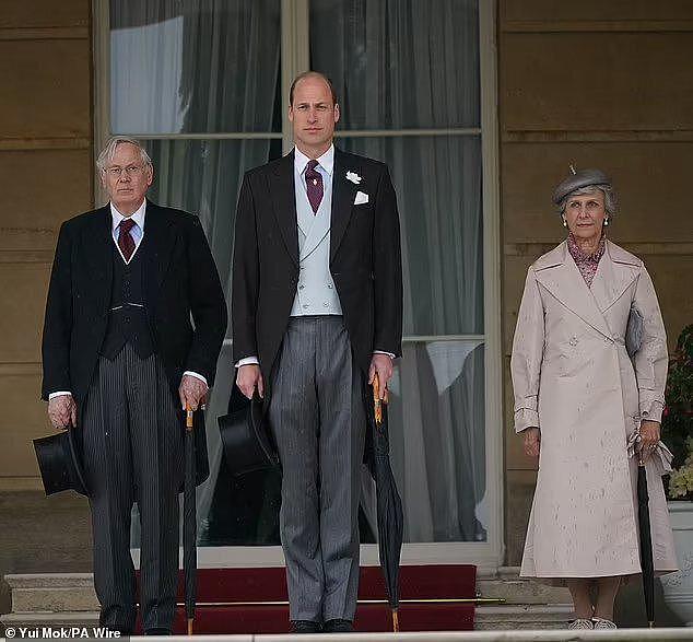 英国俩公主现身派对，捧场威廉填补凯特空缺，8年后终能媲美王妃（组图） - 1