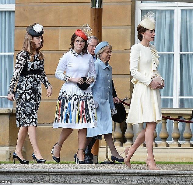 英国俩公主现身派对，捧场威廉填补凯特空缺，8年后终能媲美王妃（组图） - 5